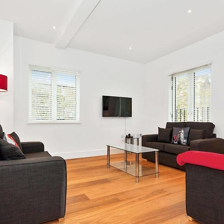 런던 Access West Kensington 아파트 외부 사진