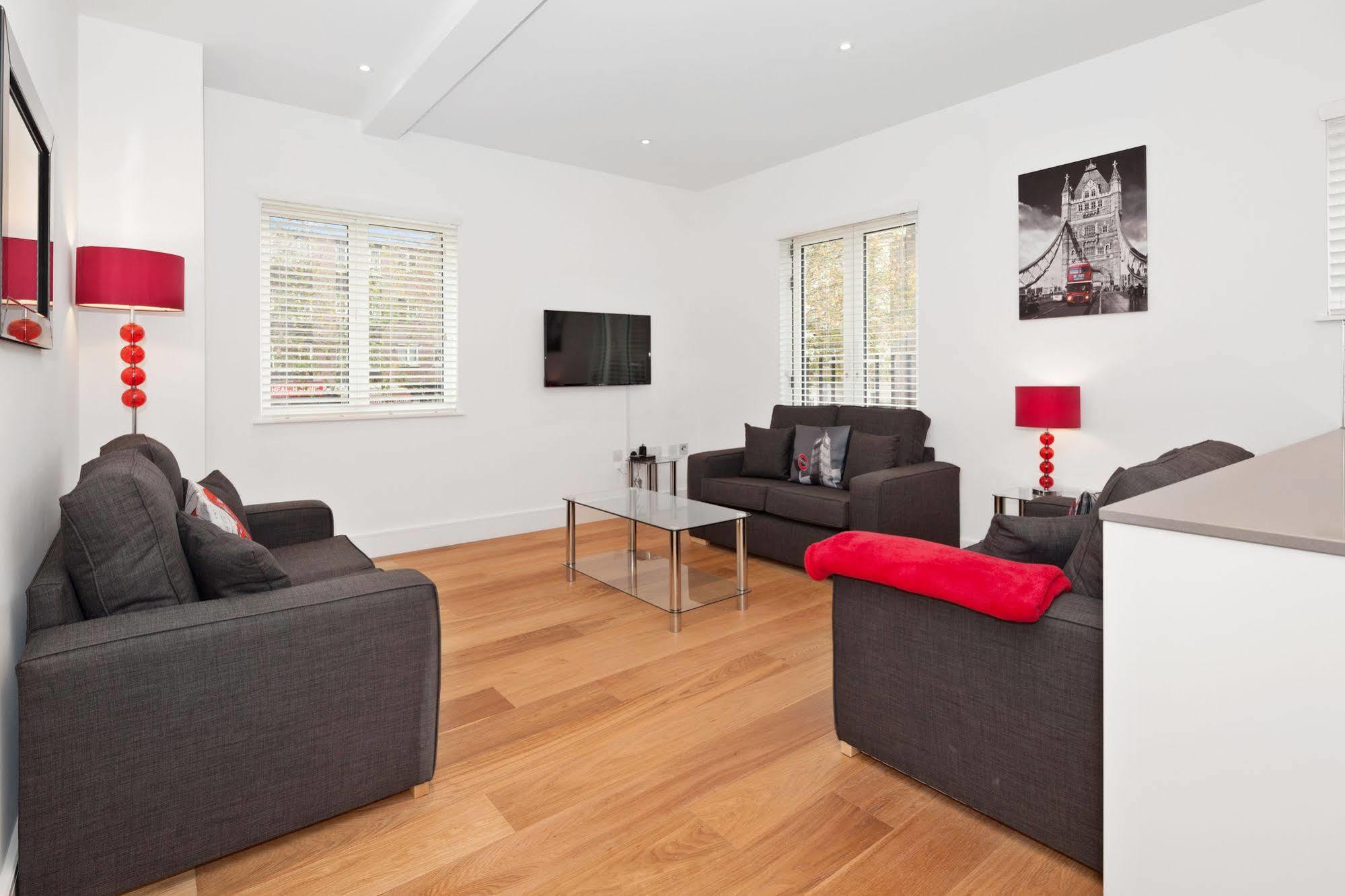 런던 Access West Kensington 아파트 외부 사진