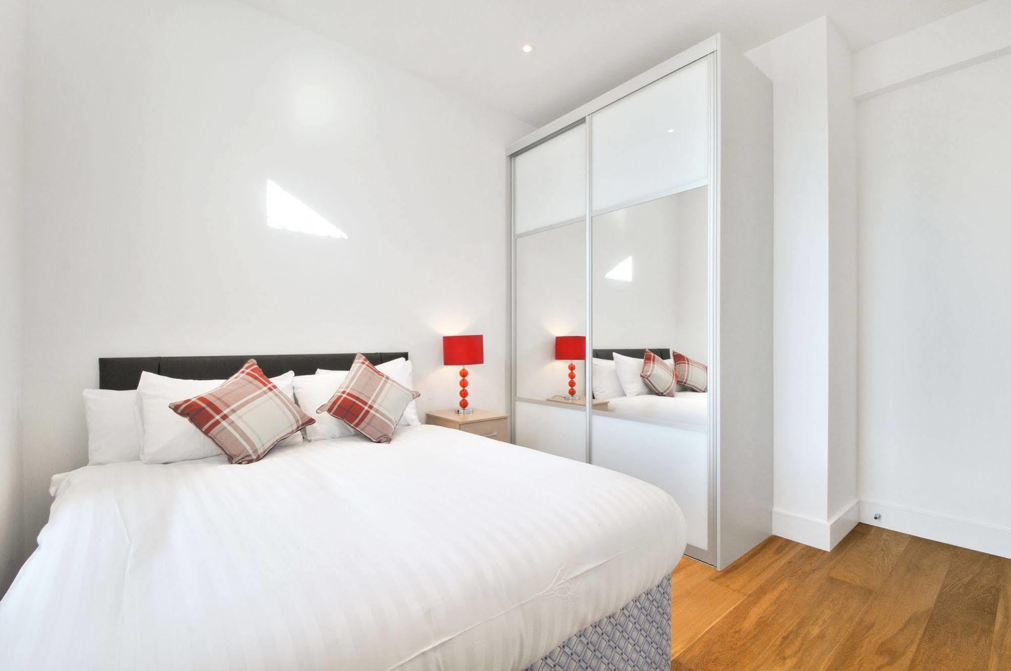 런던 Access West Kensington 아파트 외부 사진