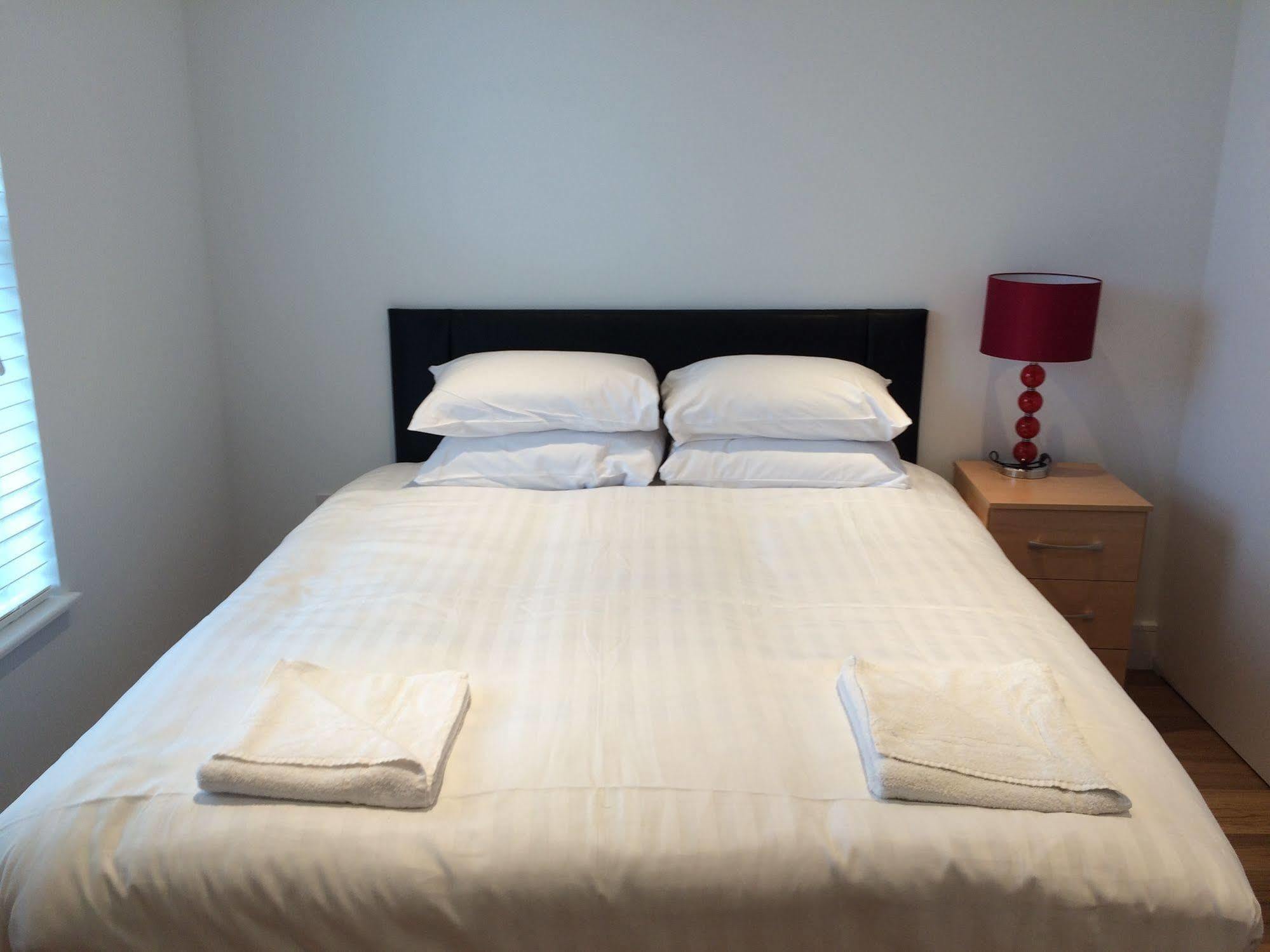 런던 Access West Kensington 아파트 외부 사진