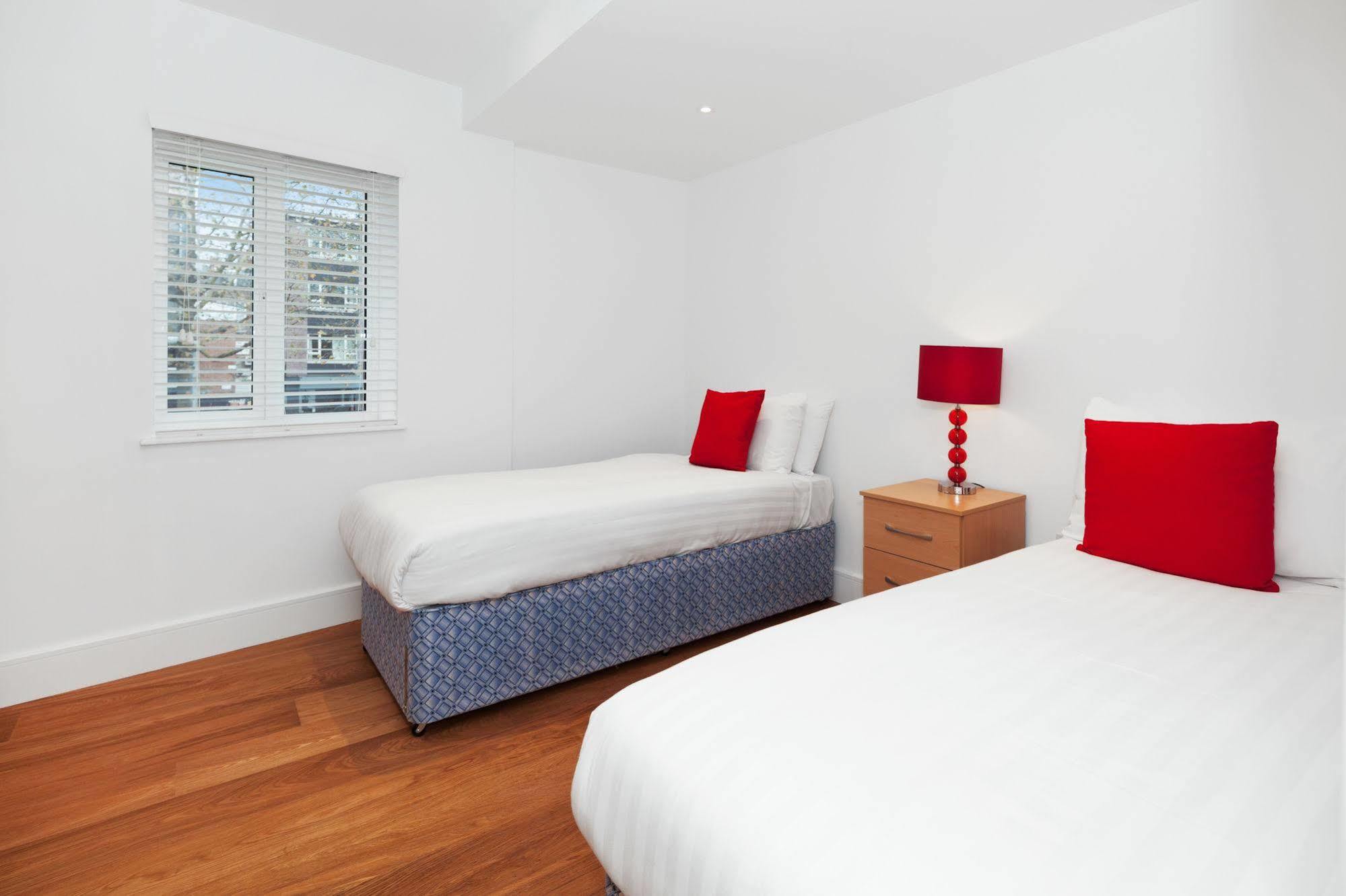 런던 Access West Kensington 아파트 외부 사진