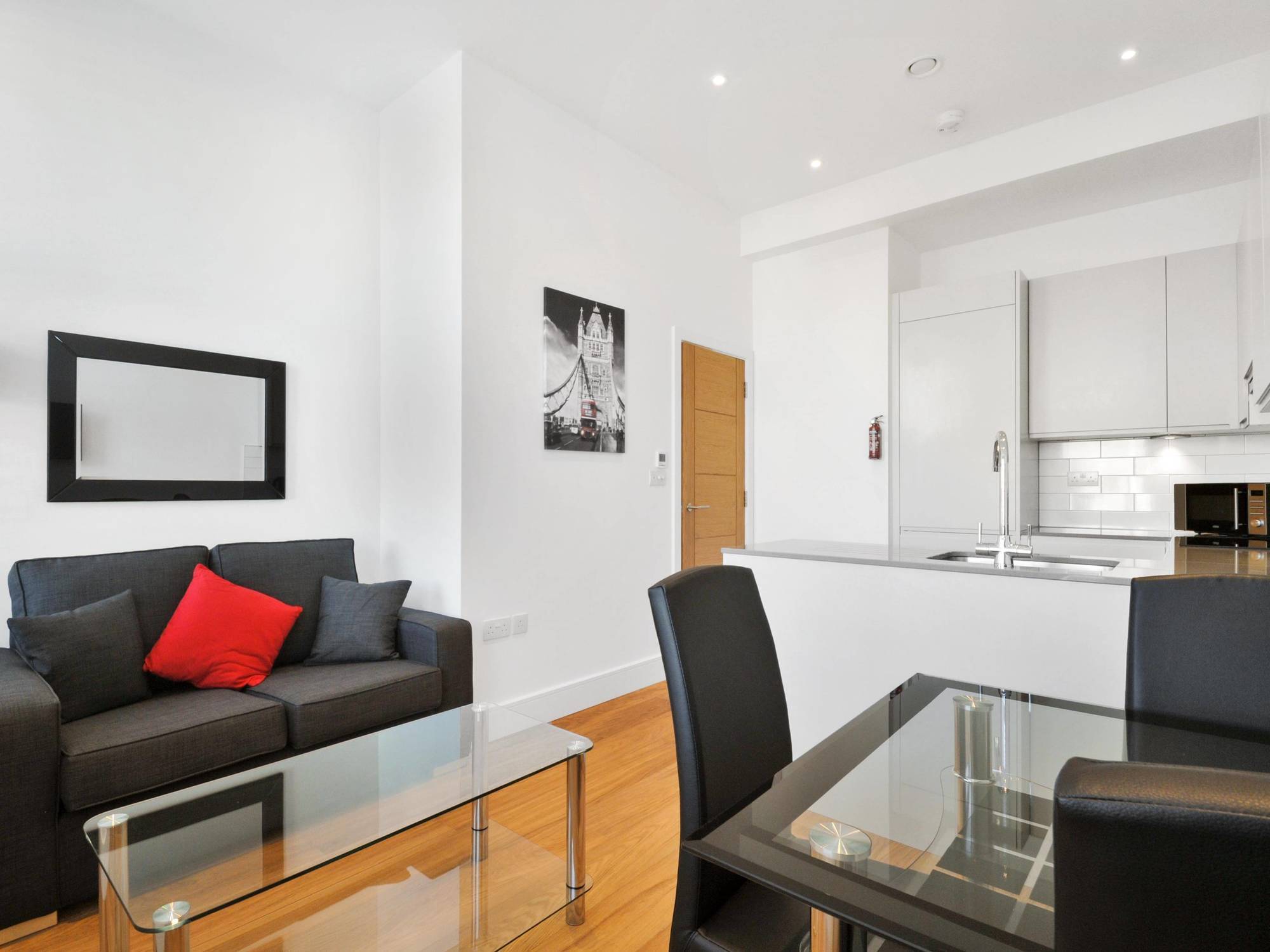 런던 Access West Kensington 아파트 외부 사진