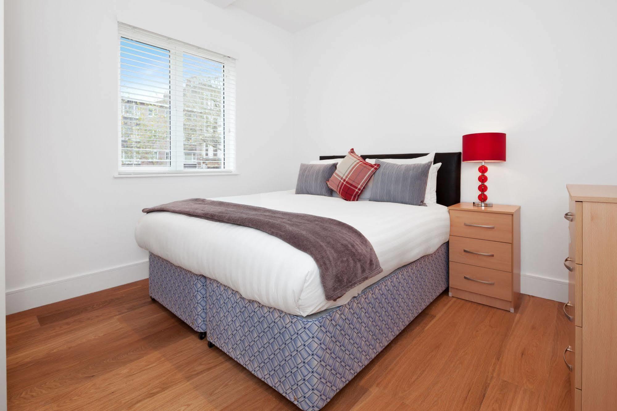 런던 Access West Kensington 아파트 외부 사진