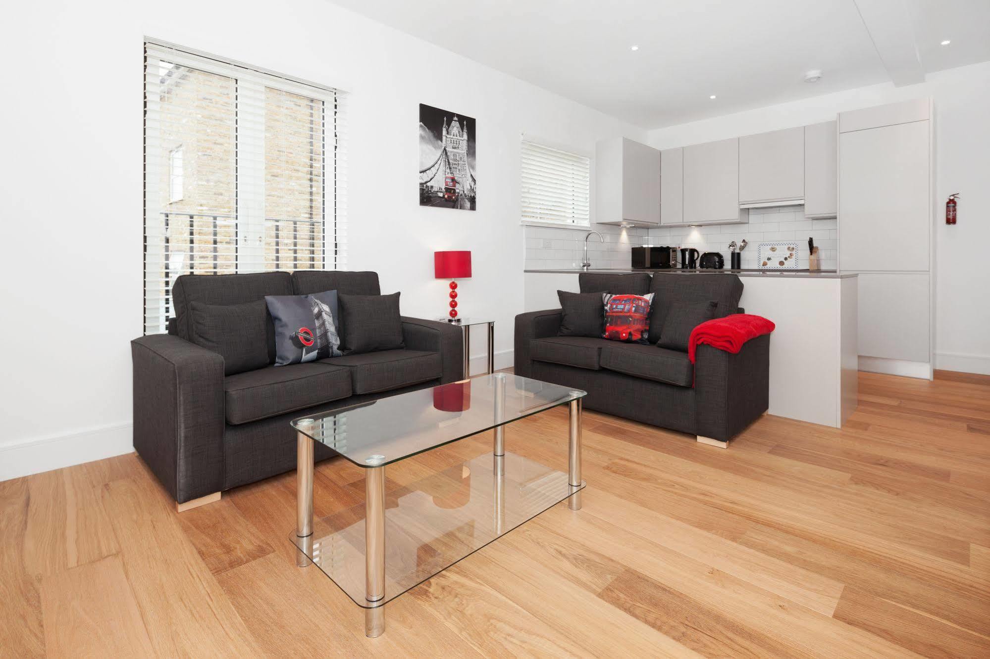 런던 Access West Kensington 아파트 외부 사진