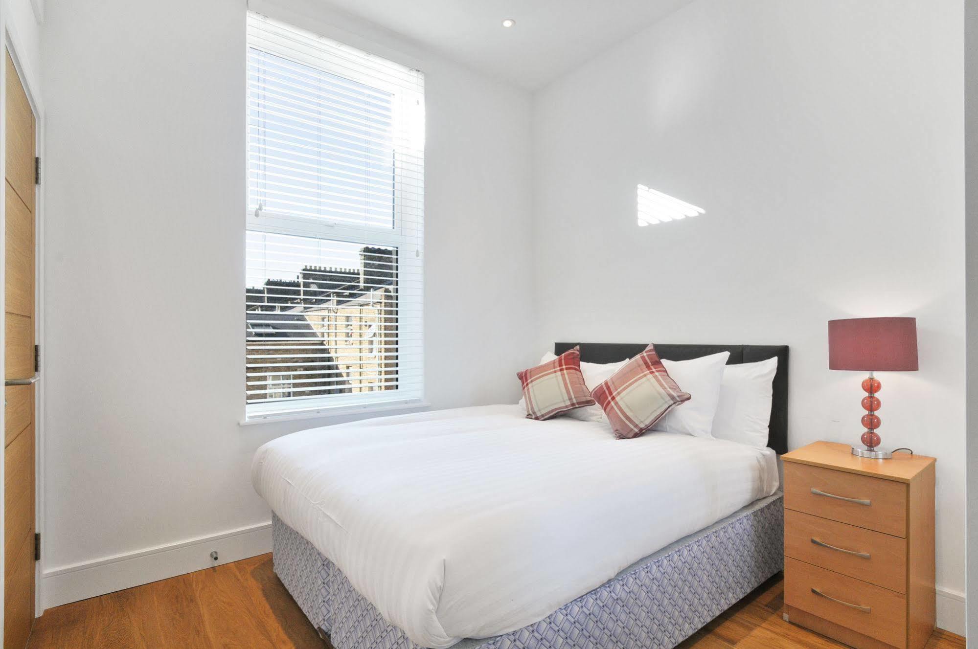 런던 Access West Kensington 아파트 외부 사진