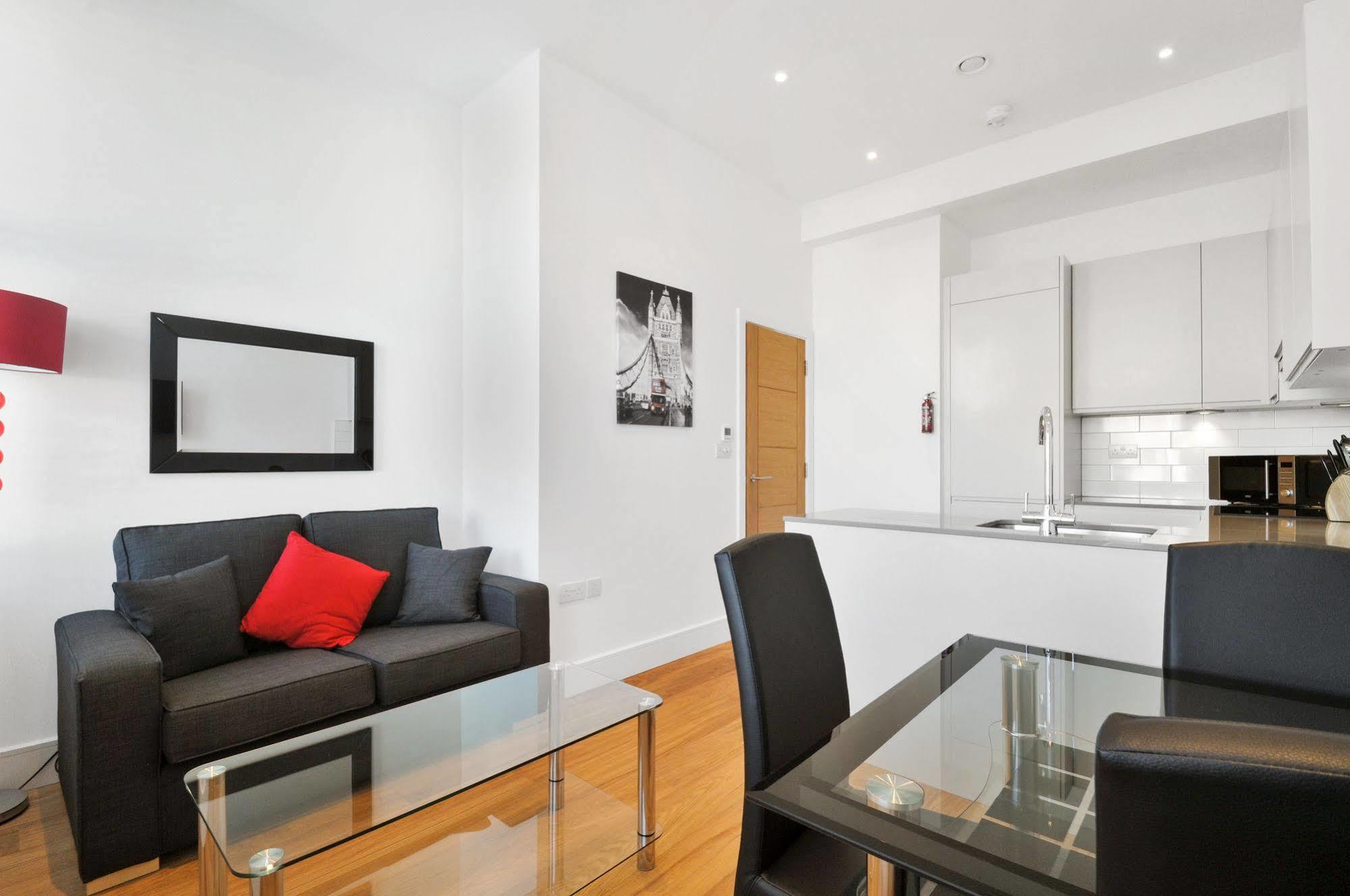 런던 Access West Kensington 아파트 외부 사진