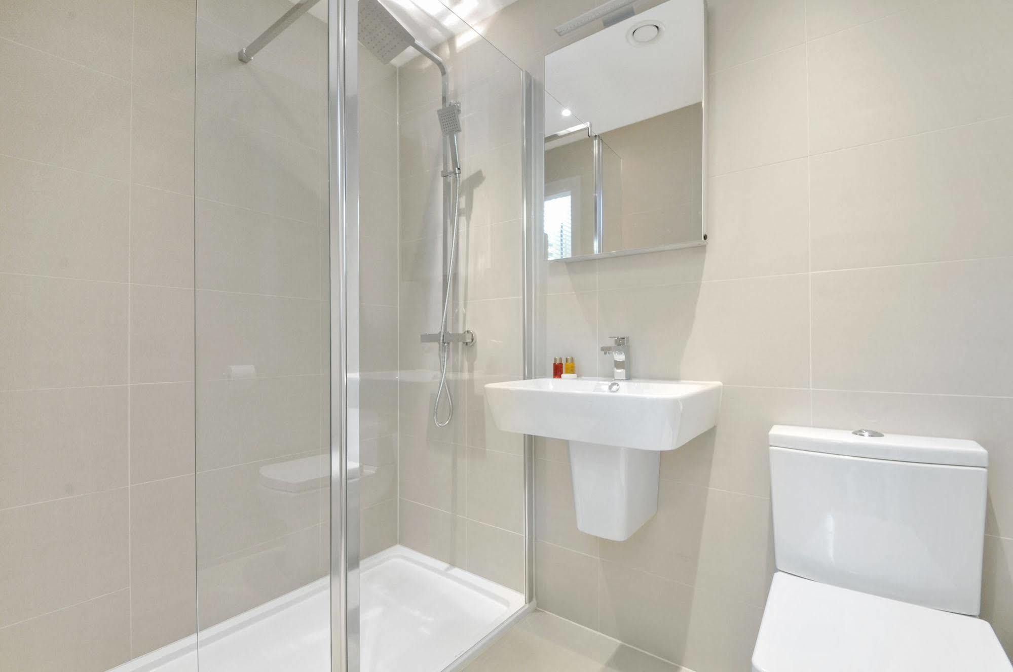 런던 Access West Kensington 아파트 외부 사진