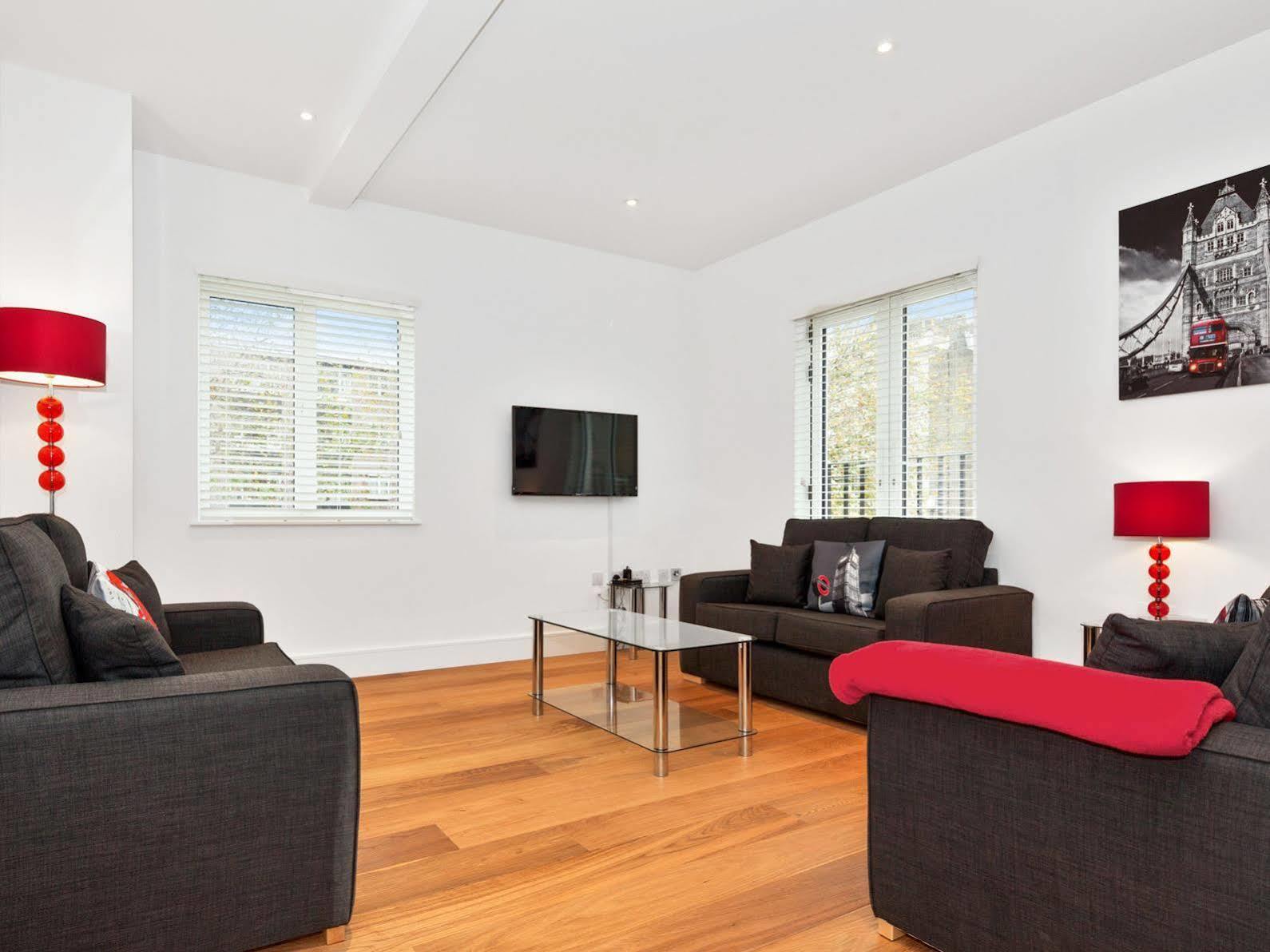 런던 Access West Kensington 아파트 외부 사진